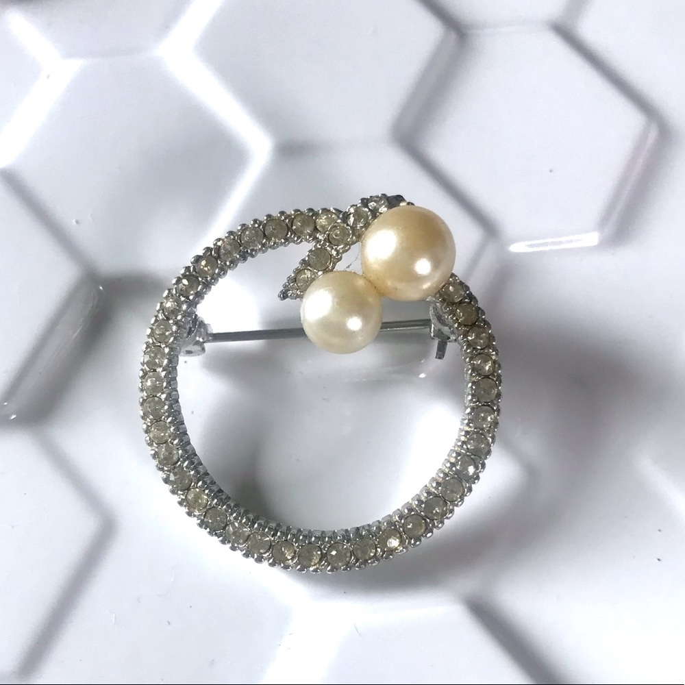 Vintage 50’s costume jewelry brooch pin faux pearls & rhinestones circle hoop